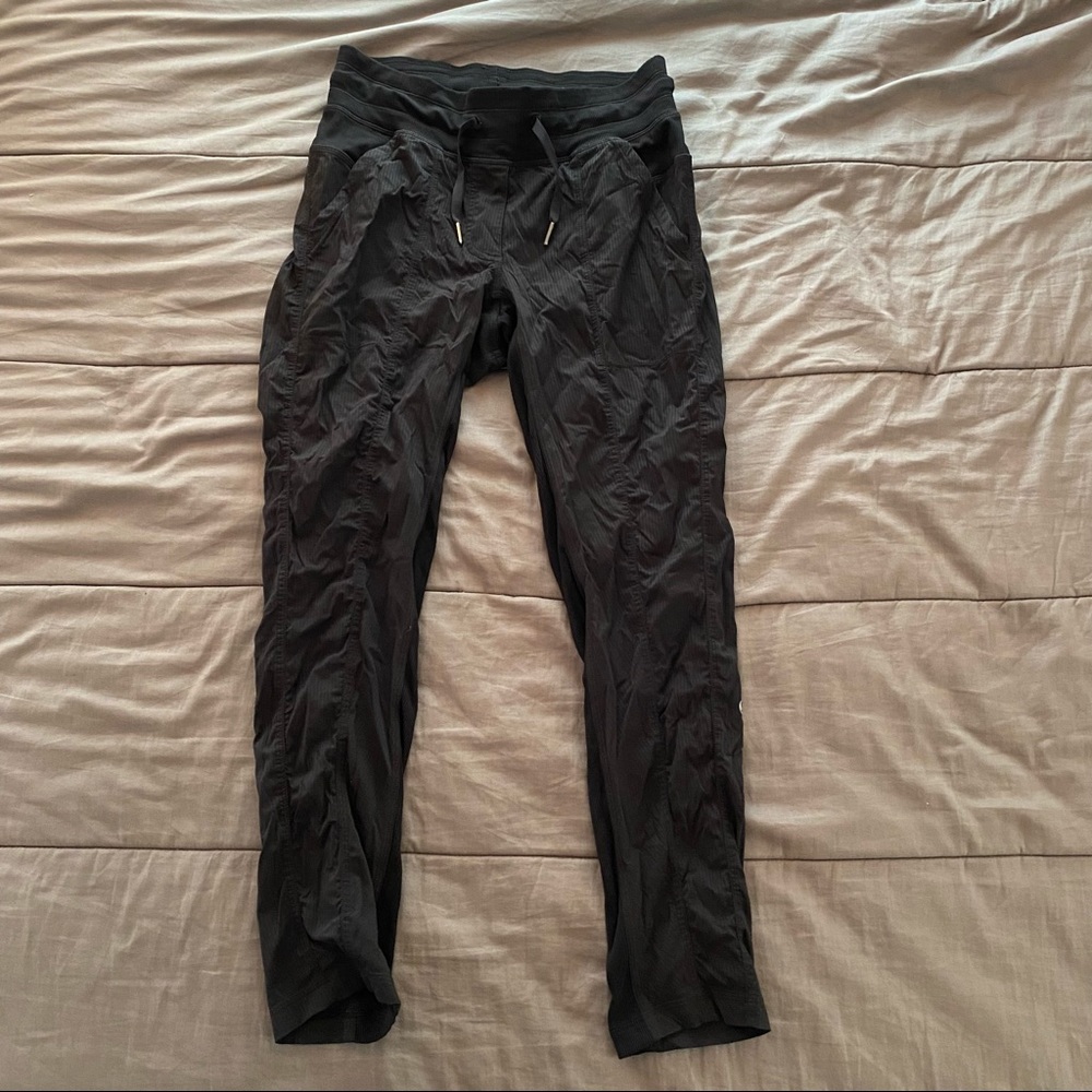 size 6 lululemon black joggers
